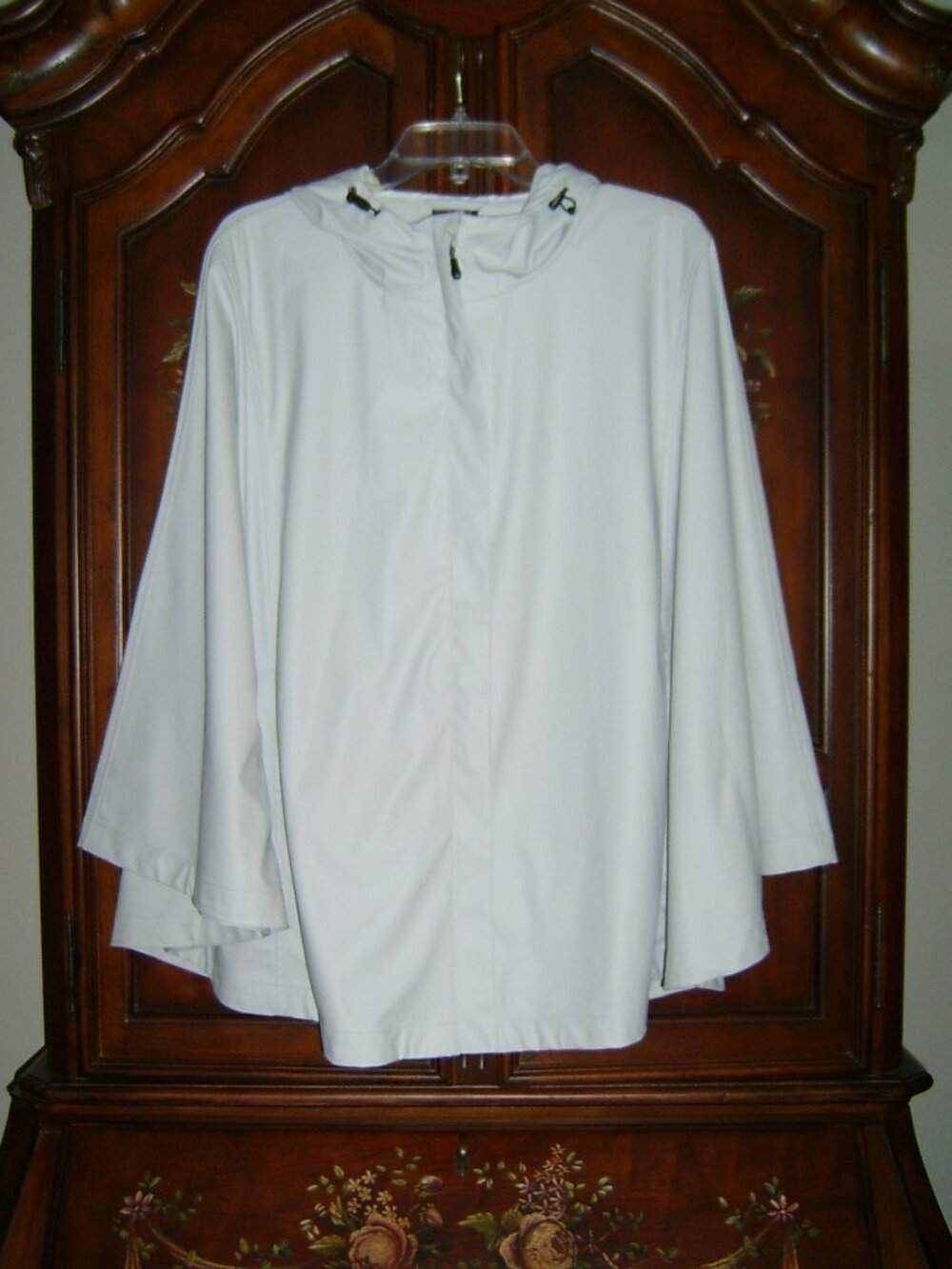32 Degrees Light Grey Rain Poncho, Size L/XL, VGUC